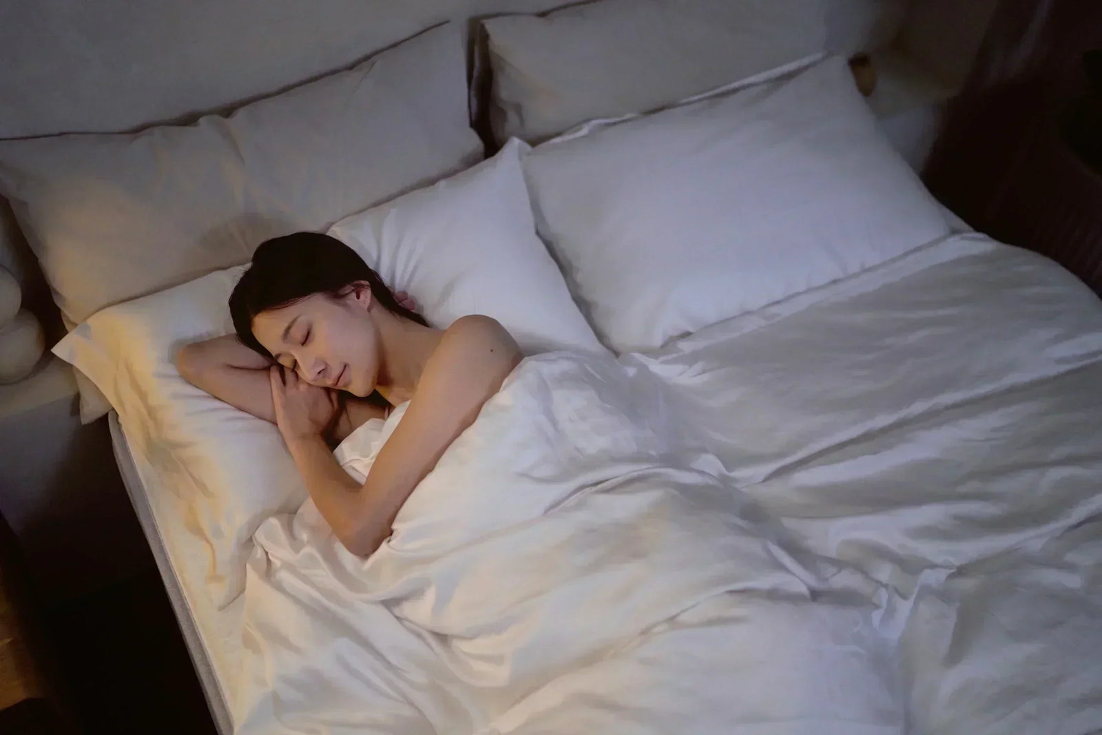 覺醒家居睡眠知識分享:什麼是深度睡眠?總結 10 大關鍵增加深度睡眠時間,提升睡眠品質找回最佳身心狀態封面照片