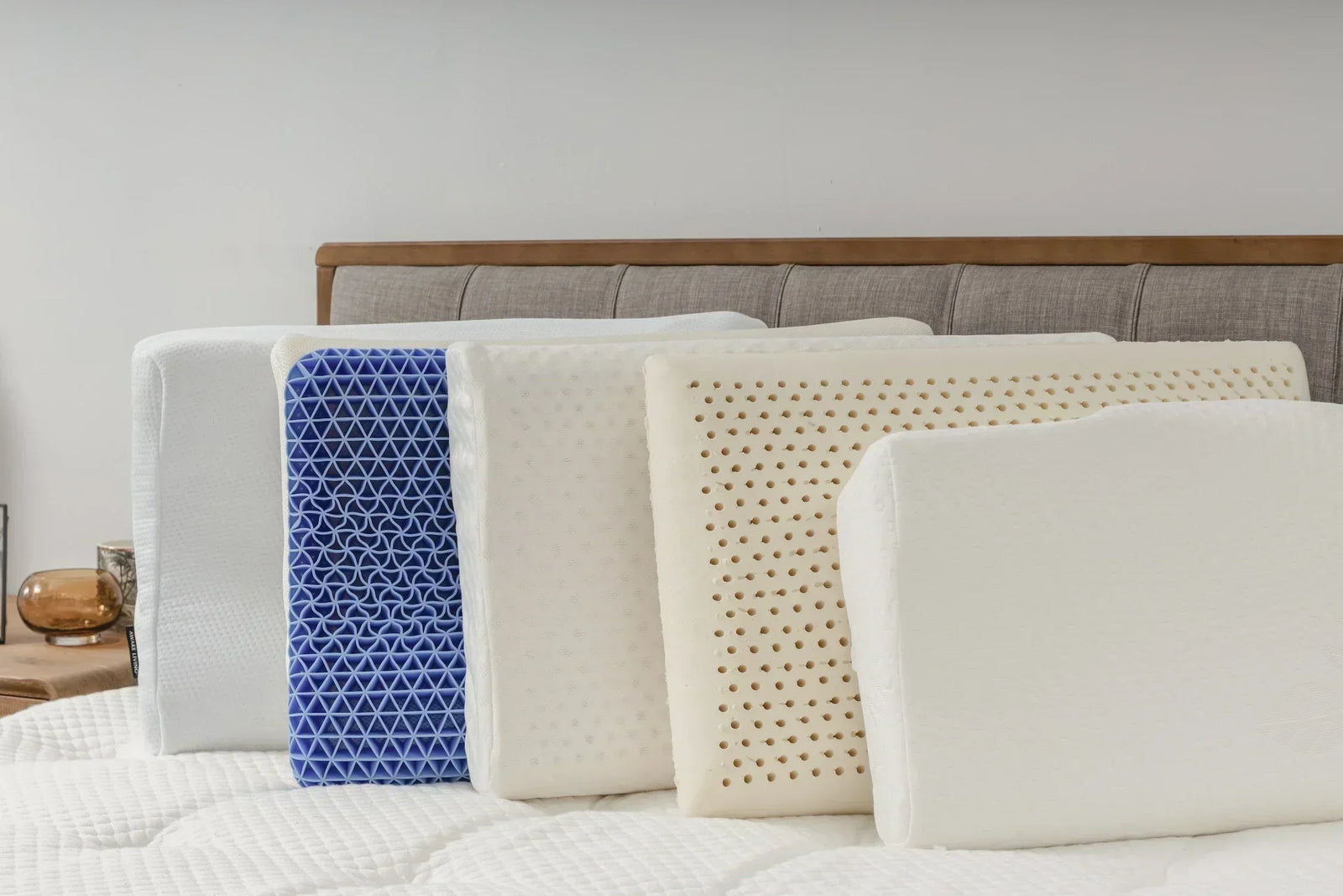 2023 枕頭推薦指南:詳列 14 種枕頭類別與最合適睡姿 - 封面照片