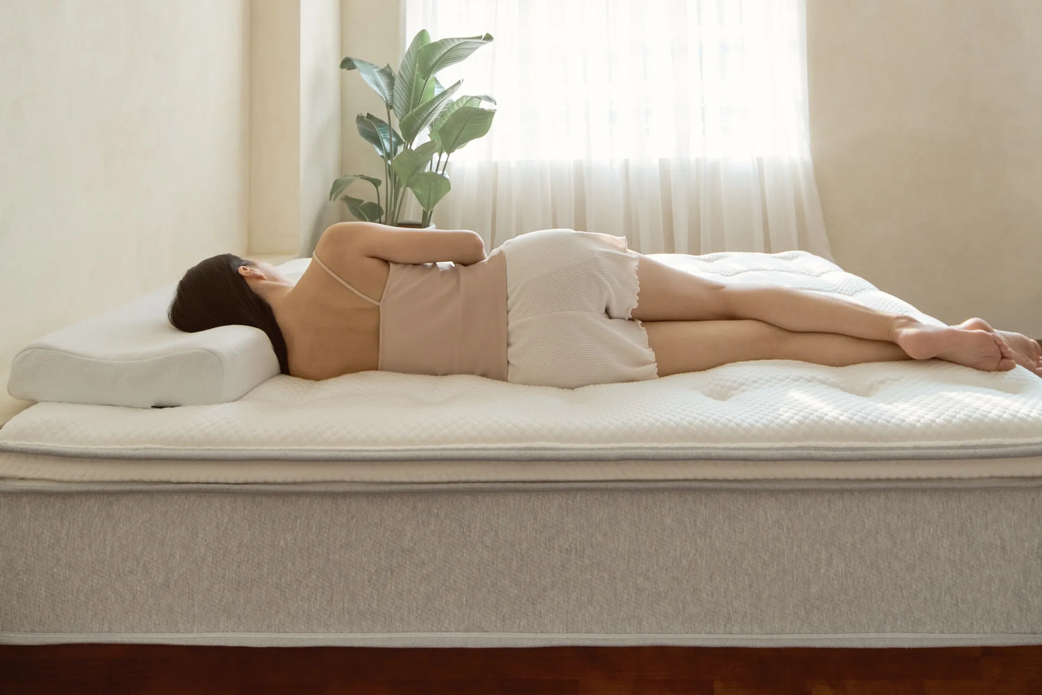 覺醒家居睡眠知識文章:什麼是椎間盤突出?正確挑選椎間盤突出床墊,舒緩腰痛提升睡眠品質封面照片