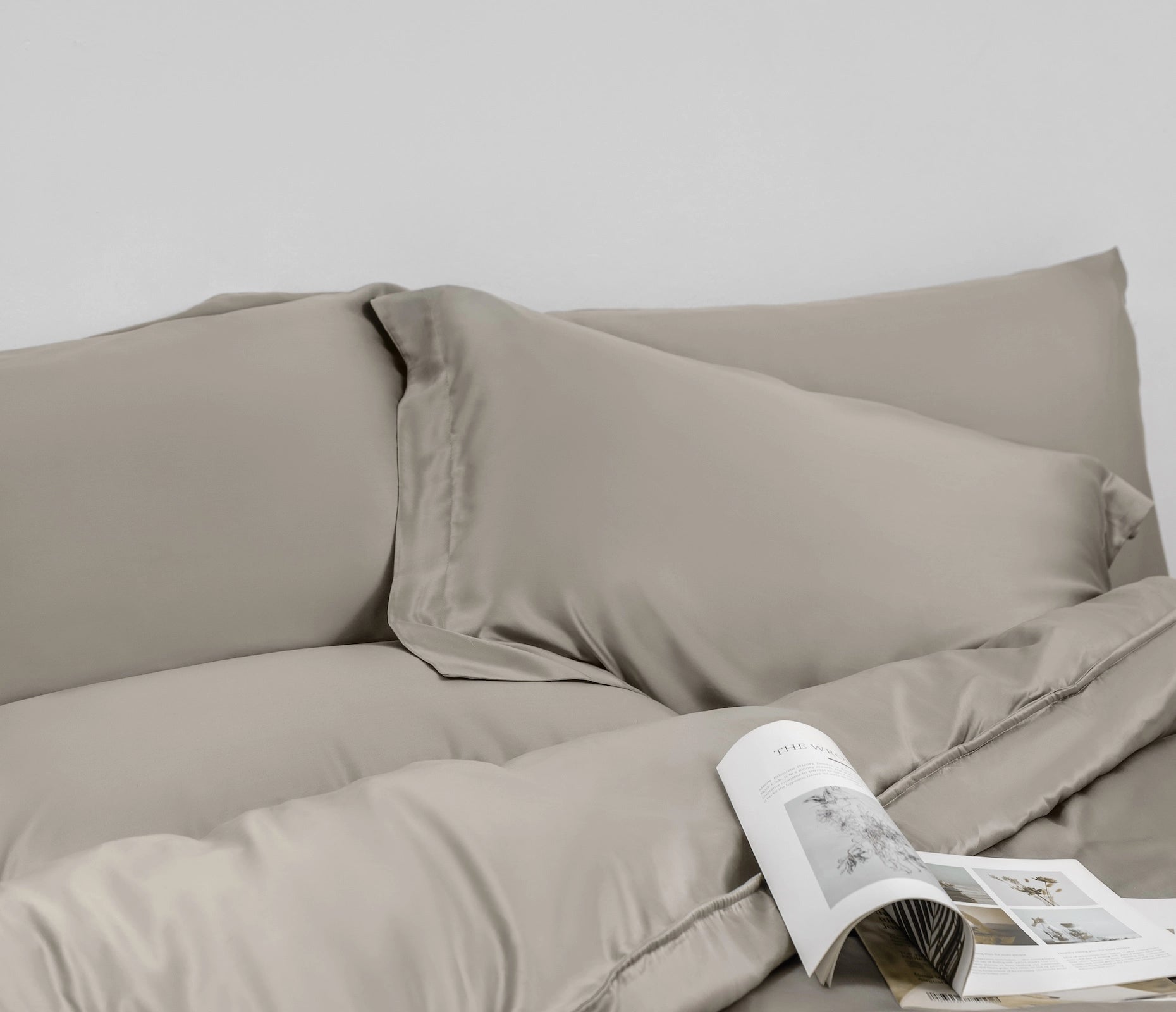 100 支雙股紗天絲™ 被套 / 兩用被 - 500 織萊賽爾 100% TENCEL - 焙茶灰 Warm Grey 產品情境照 - 1