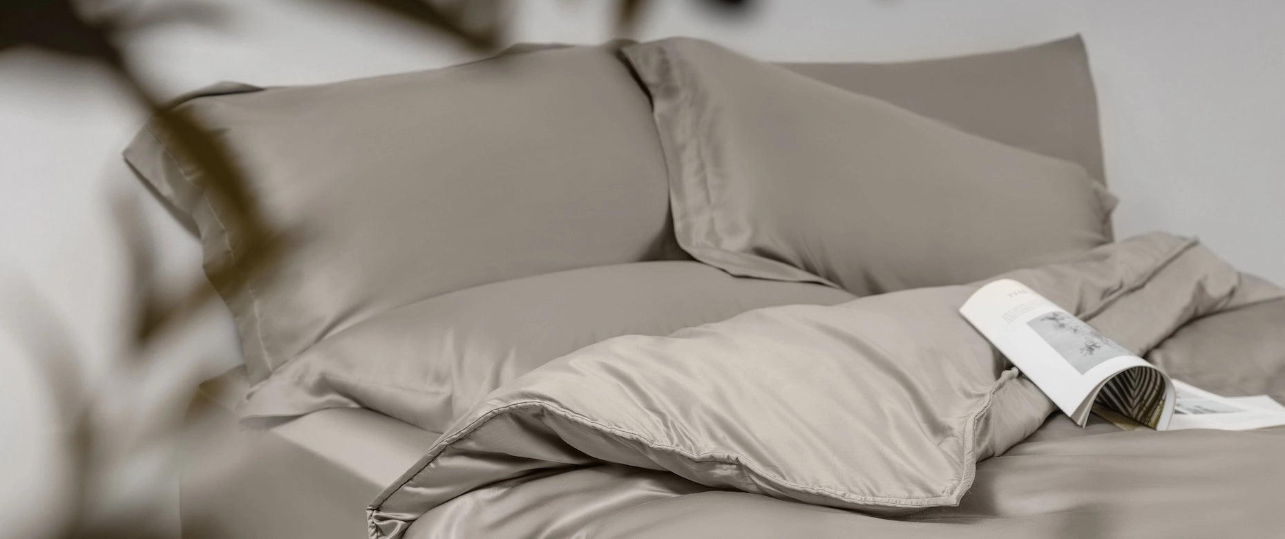 100 支雙股紗天絲™ 被套 / 兩用被 - 500 織萊賽爾 100% TENCEL - 焙茶灰 Warm Grey 產品情境照 - 3