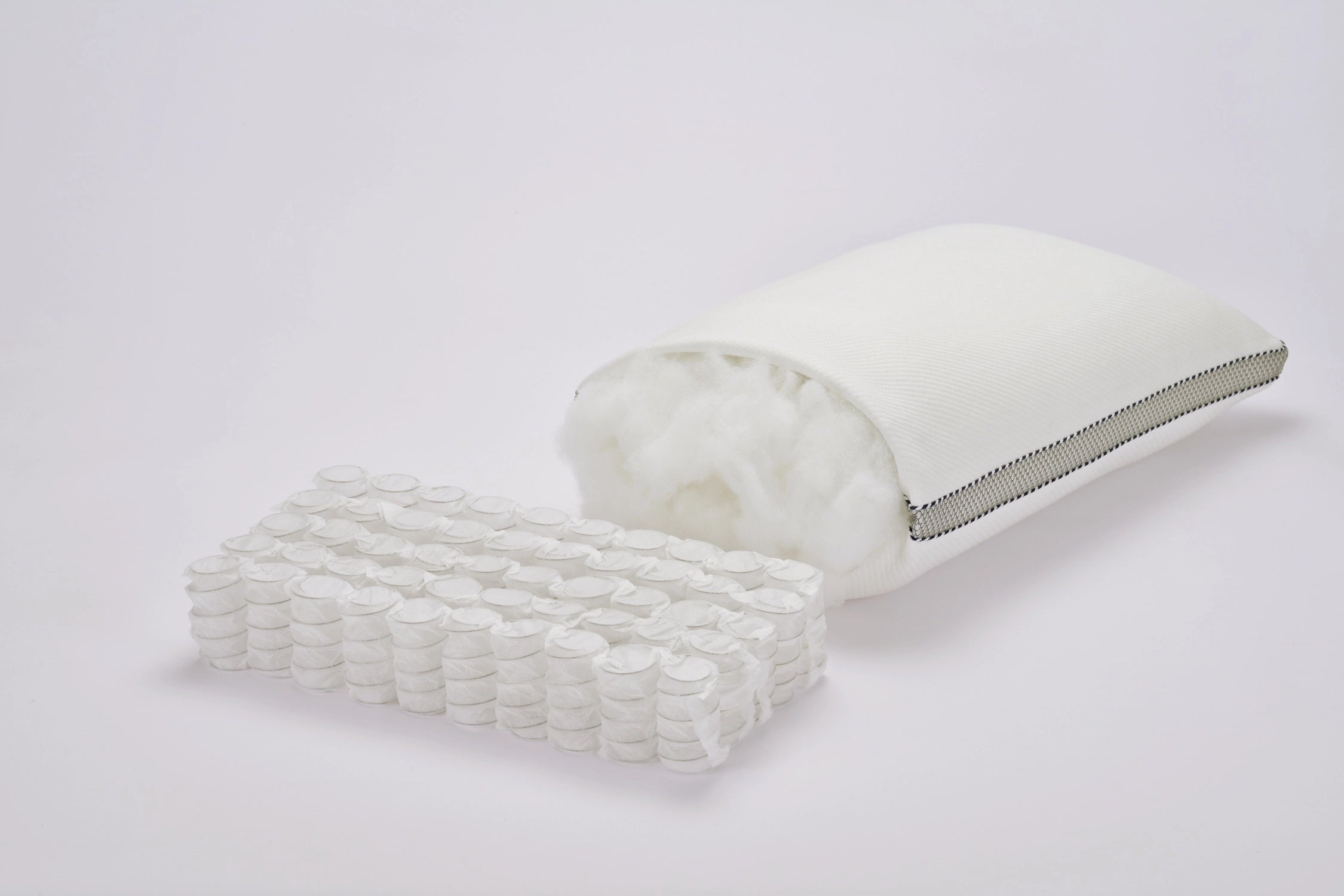 產品情境照 - 天絲透氣獨立筒枕與它的枕芯和獨立筒彈簧