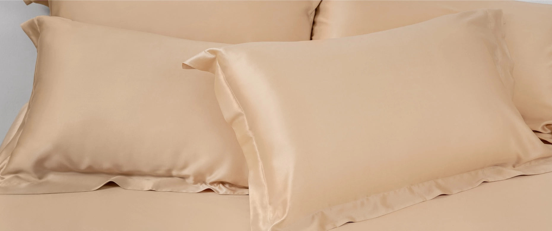 100 支雙股紗天絲™床包 + 枕套組合 - 500 織萊賽爾 100% TENCEL 柔和桃 Peach Fuzz 產品情境照 - 3