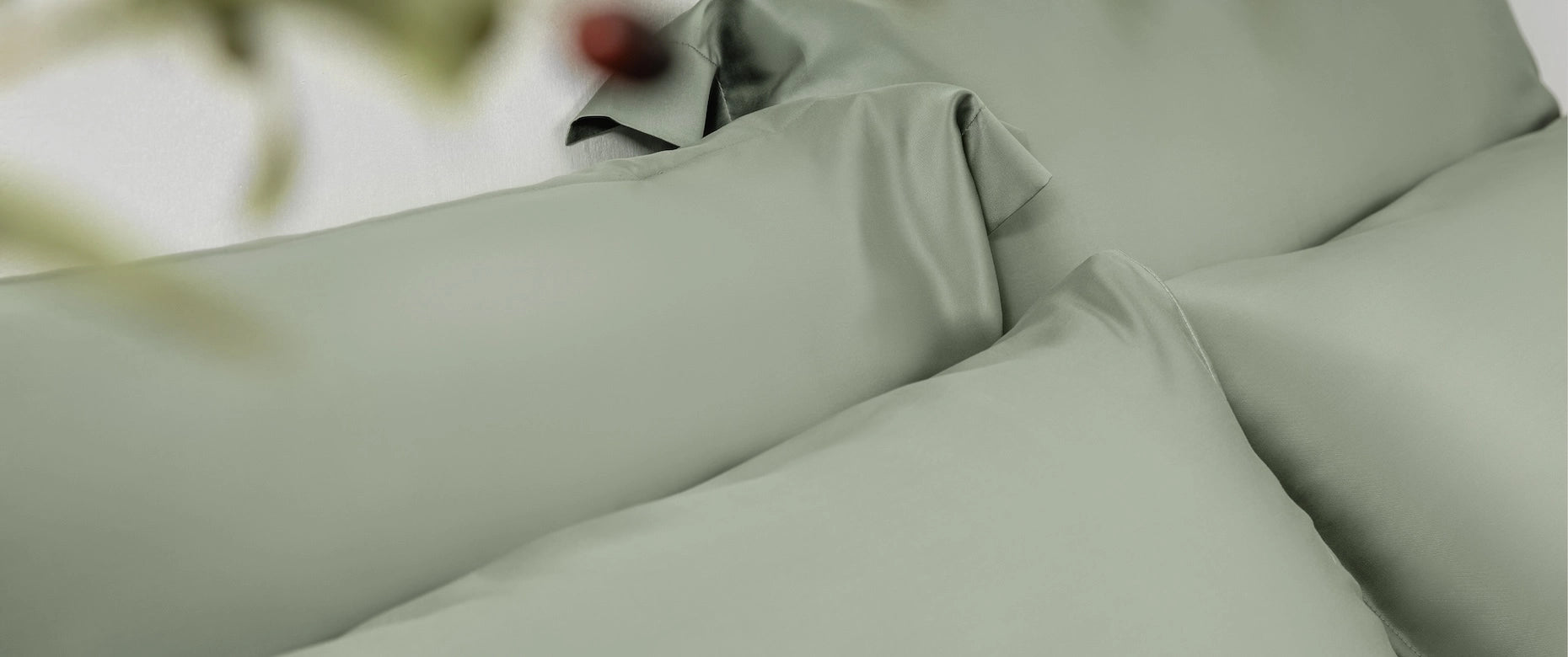 100 支雙股紗天絲™床包 + 枕套組合 - 500 織萊賽爾 100% TENCEL 鼠尾草綠產品情境照 - 2