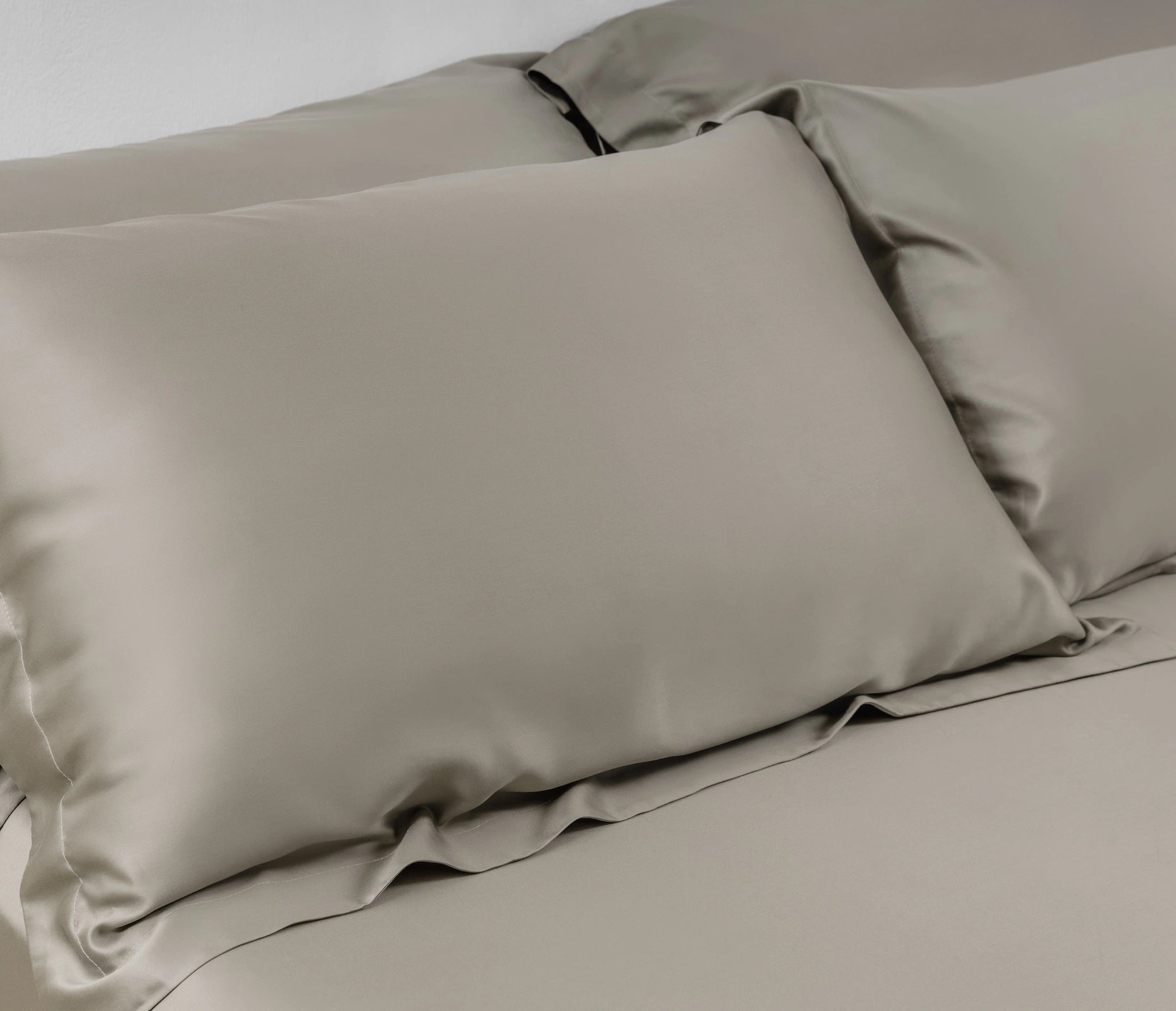 100 支雙股紗天絲™床包 + 枕套組合 - 500 織萊賽爾 100% TENCEL 暖焙灰產品情境照 - 1