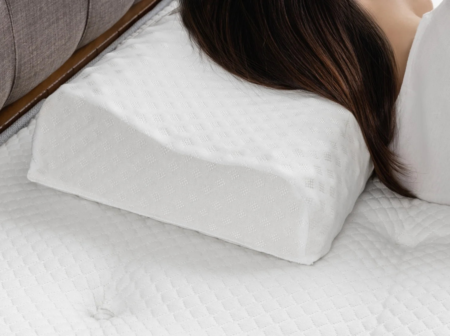 立體按摩乳膠枕產品特色照 2 - 人體工學 波浪曲線