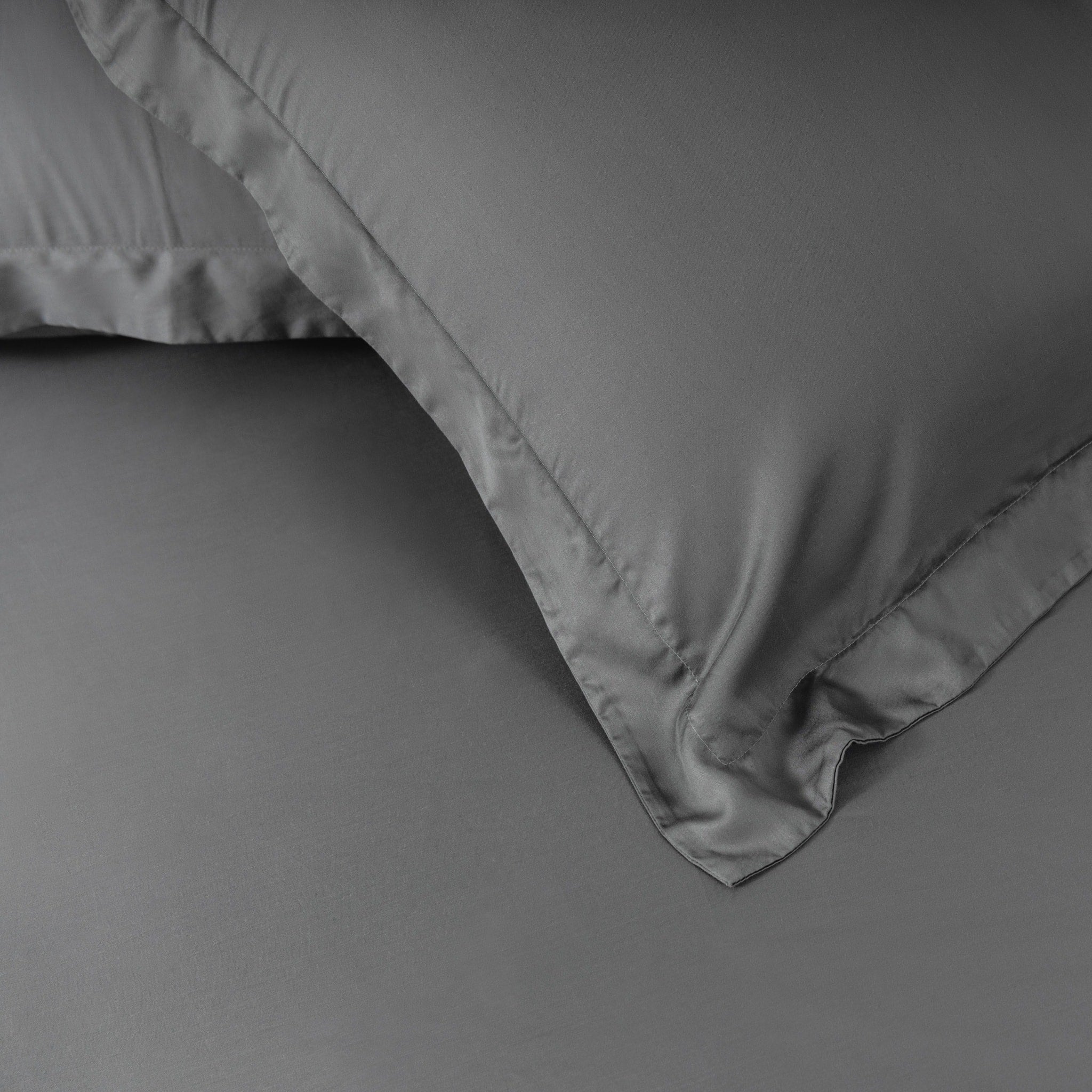 天絲床包 + 枕套組合產品照 - 3 - 極致灰 Ultimate Grey